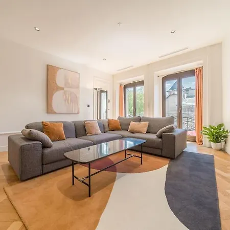 Apartment Astoria Haussmannien - De Caractere
